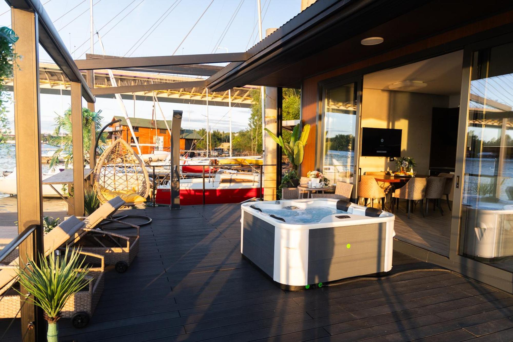 Ada Moment Splav- Kuca Na Reci Beograd- Floating House On Sava River ,Belgrade Exterior photo